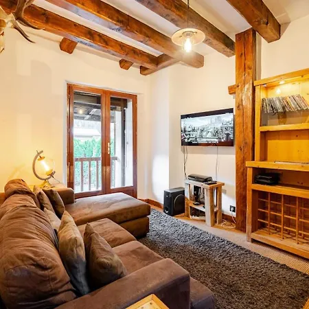 Marmotte Mountain Manor Lodge *