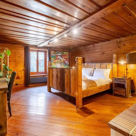 Marmotte Mountain Manor Lodge *